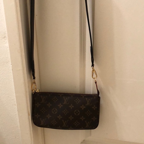 AUTHENTIC 🌸🌸 Pochette Accessory 🌸🌸 with Louis Vuitton Crossbody Strap - Picture 2 of 16
